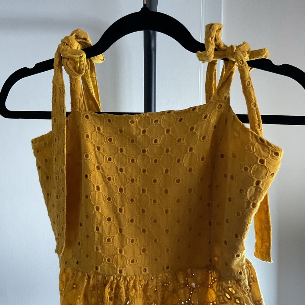 House of Harlow 1960 Eyelet Ruffle Tank Top XS Adjustable Tie Straps Cute - Picture 2 of 5